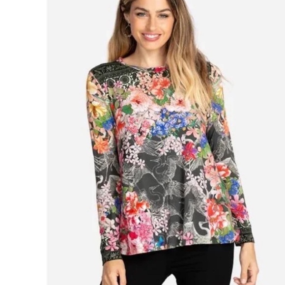 Johnny Was Tops - Johnny Was Lindana Favorite top
T11421-9 size small